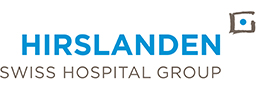 Logo der Schweizer Spitalgruppe Hirslanden mit blauem Text und einem minimalistischen Designelement, das an ein abstraktes Quadrat mit einem Punkt erinnert.
